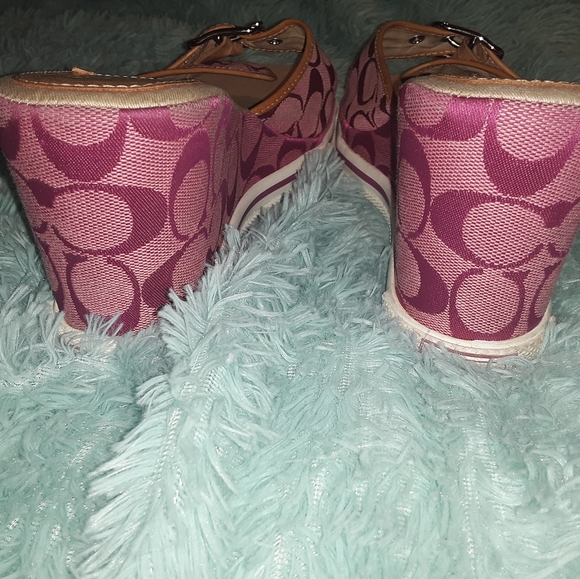 Pink Coach Wedges says size 11 fit more like 10 - Picture 3 of 4